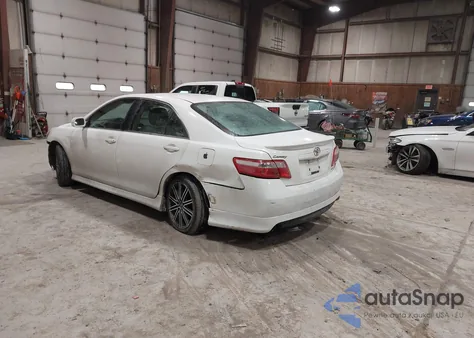 2009 Toyota Camry Se V6 z USA, uszkodzony, nr VIN 4T1BK46K69U587941